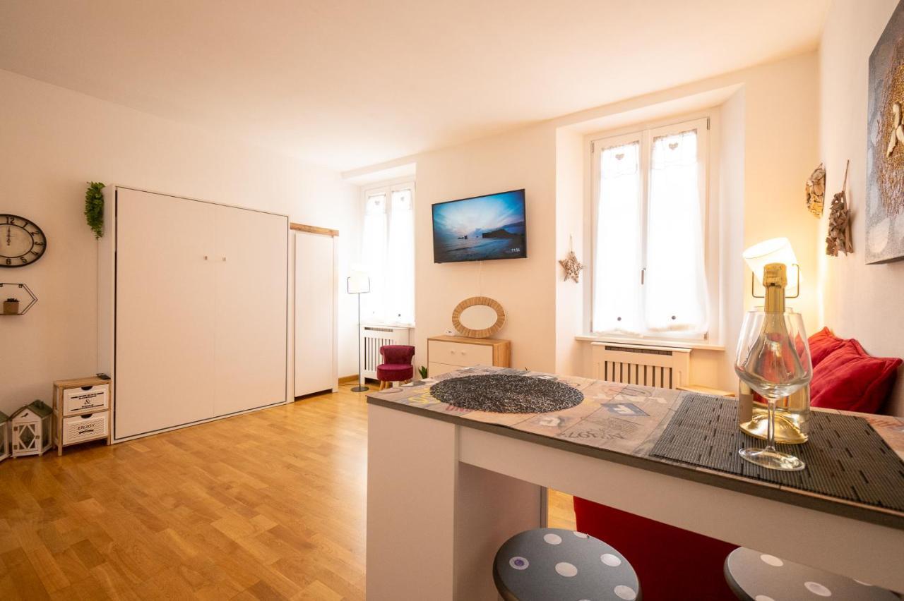 Portatorre Suite, A Charming Apartment In The Heart Of Como, Free Private Parking, Air Conditioning & More! Luaran gambar