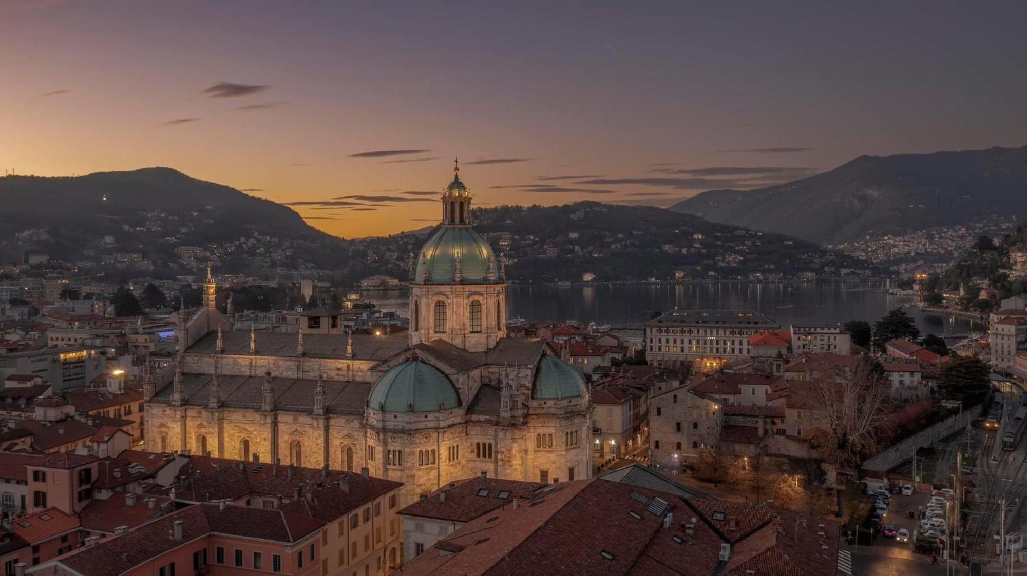 Portatorre Suite, A Charming Apartment In The Heart Of Como, Free Private Parking, Air Conditioning & More! Luaran gambar